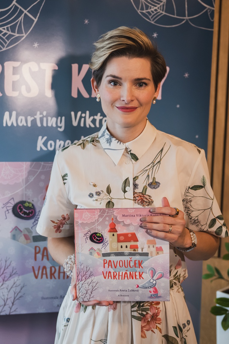 Martina Viktorie Kopecká se svou dětskou prvotinou Pavouček Varhánek